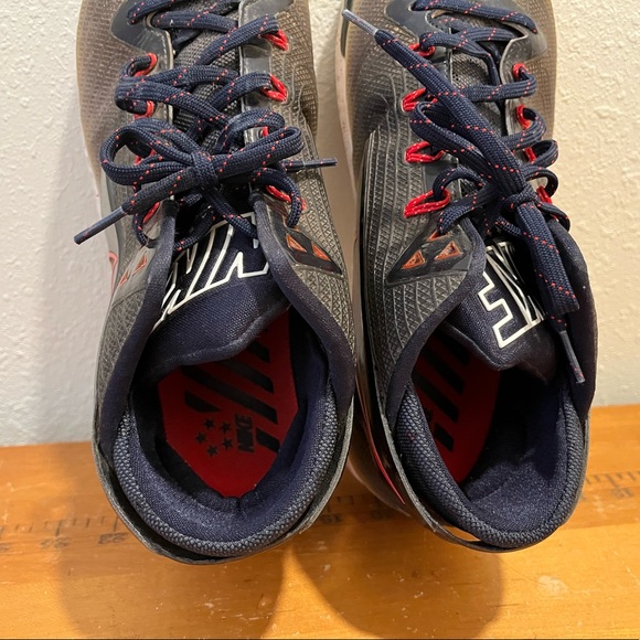 Nike football running shoes - Picture 3 of 15